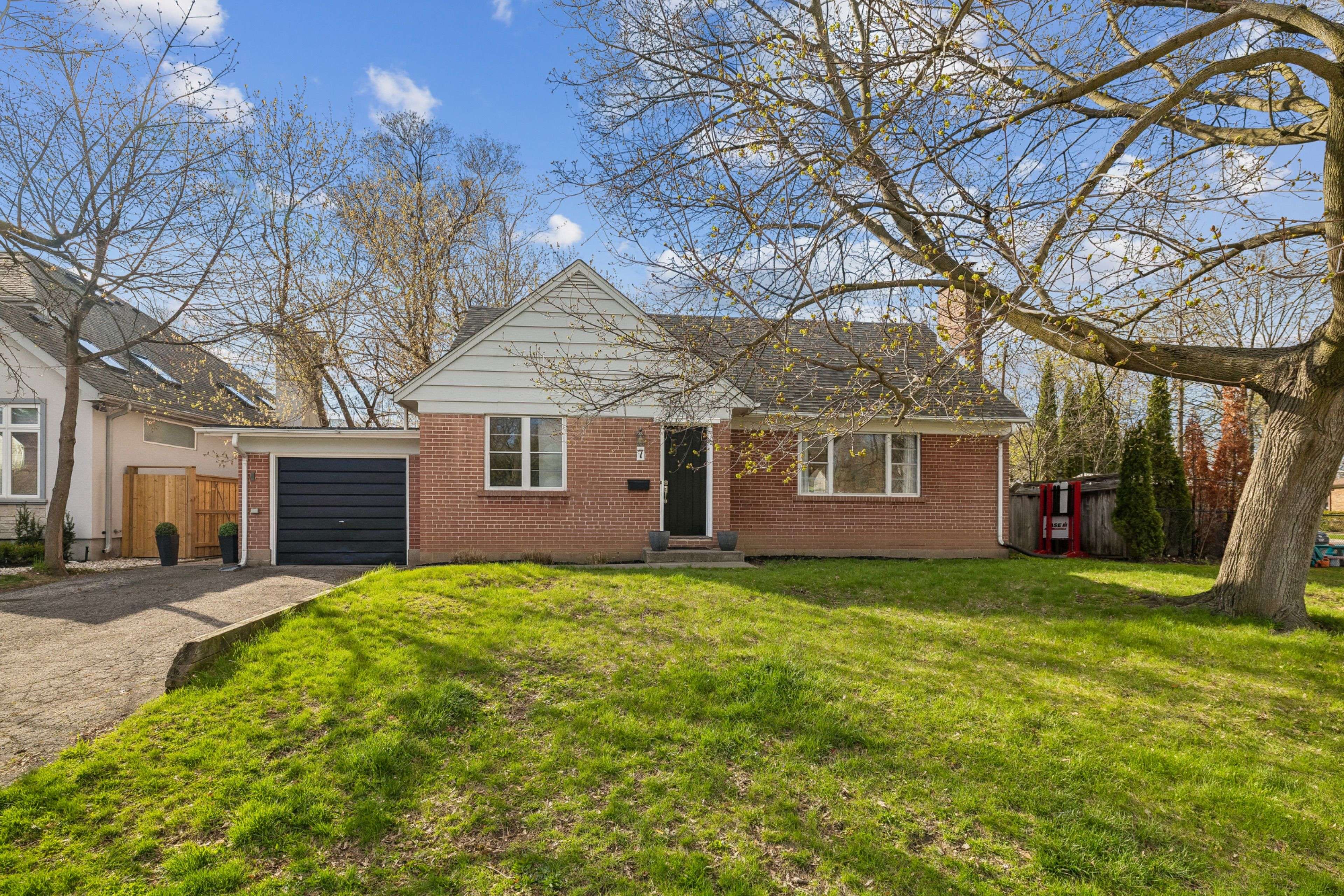 7 Washington AVE, Oakville, ON L6K 1W5