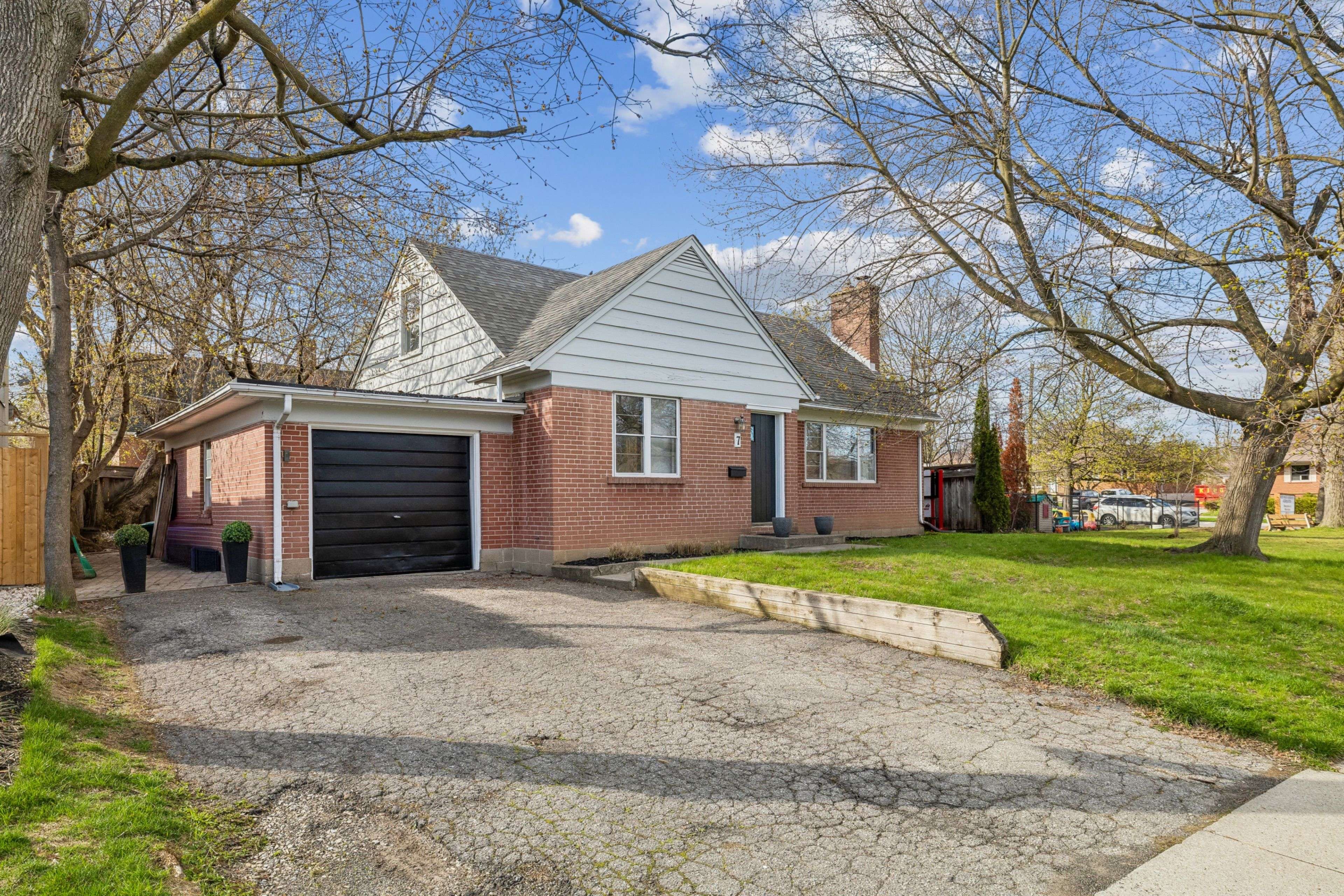 7 Washington AVE, Oakville, ON L6K 1W5