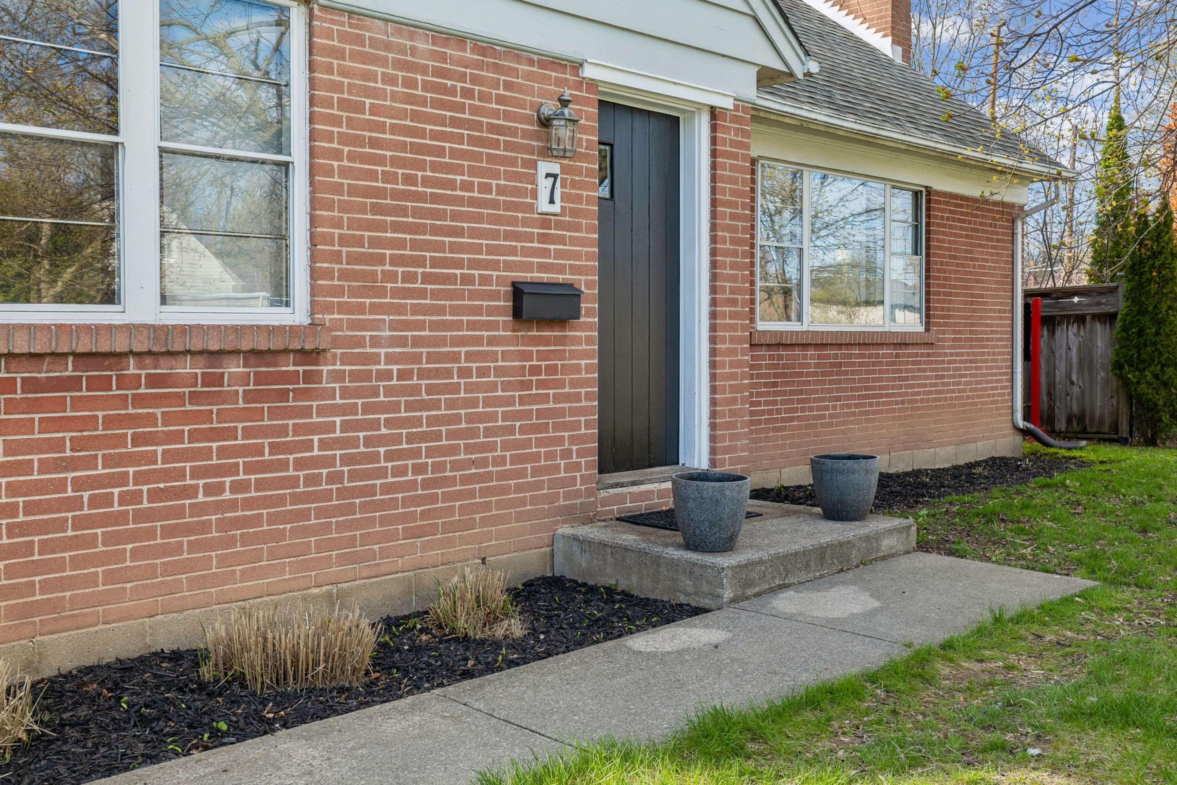 7 Washington AVE, Oakville, ON L6K 1W5