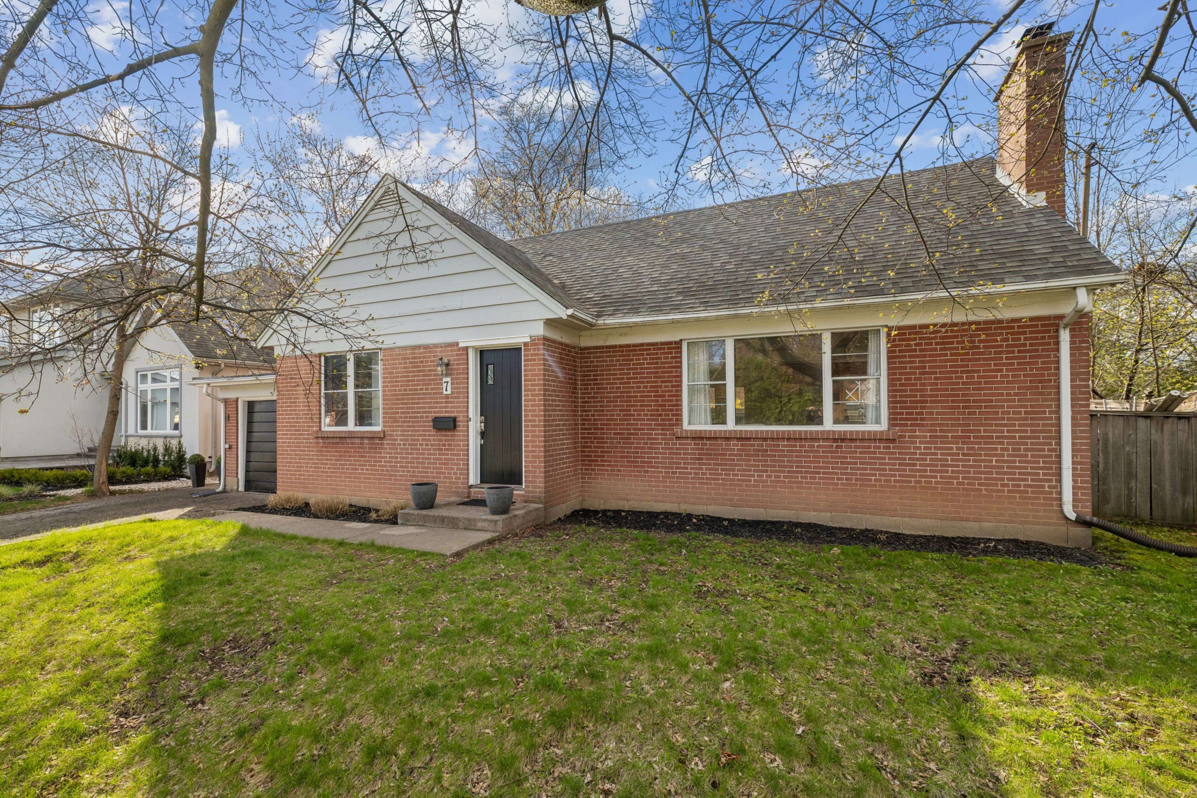7 Washington AVE, Oakville, ON L6K 1W5