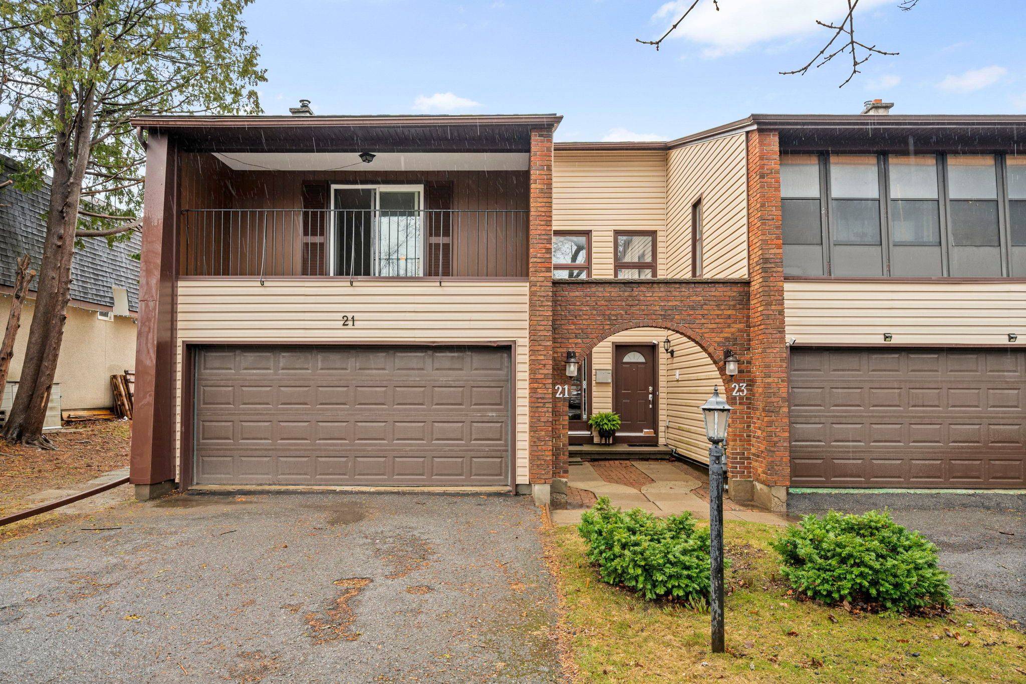 21 Oberon ST, Bells Corners And South To Fallowfield, ON K2H 7X6