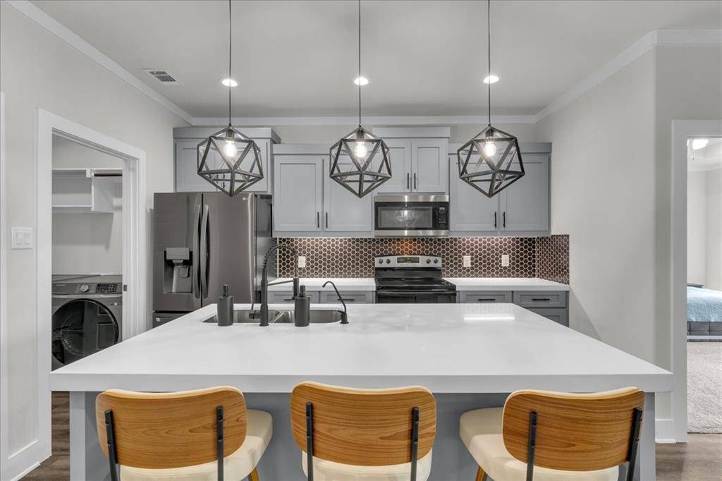 9228 Beckley View Avenue, Dallas, TX 75232