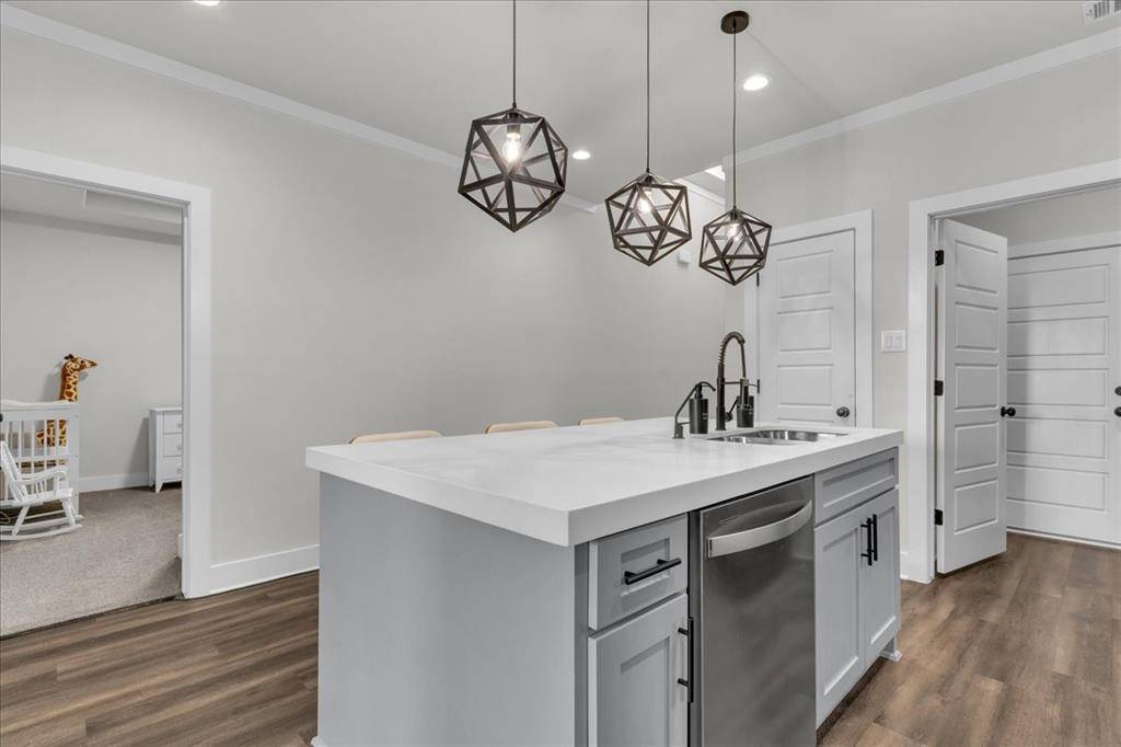 9228 Beckley View Avenue, Dallas, TX 75232