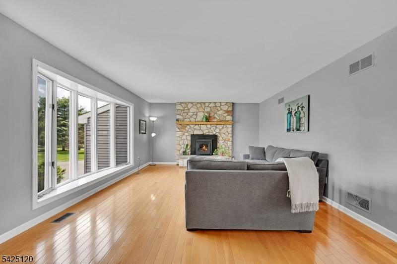 33 Hog Hollow Rd, Alexandria Twp., NJ 08867