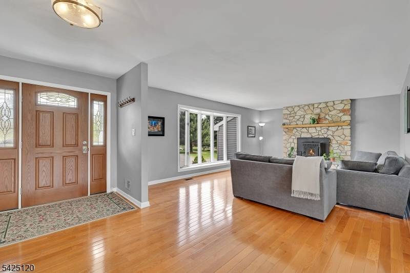 33 Hog Hollow Rd, Alexandria Twp., NJ 08867