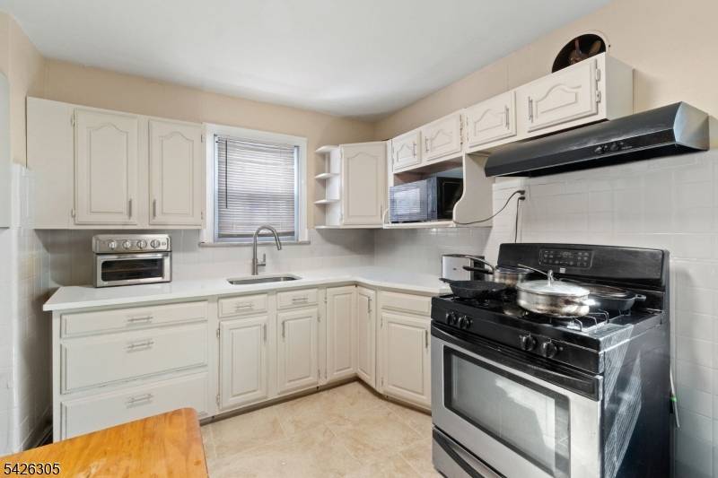 326 Eastern Pkwy, Newark City, NJ 07106