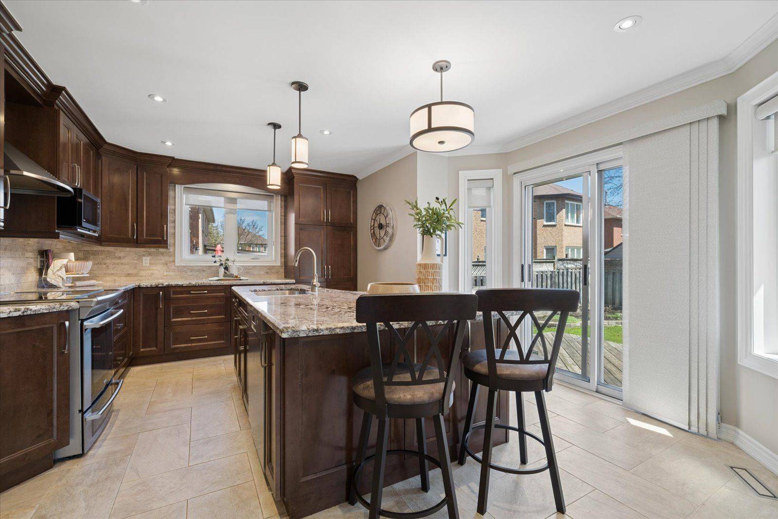 47 Waller ST, Whitby, ON L1R 1Z8