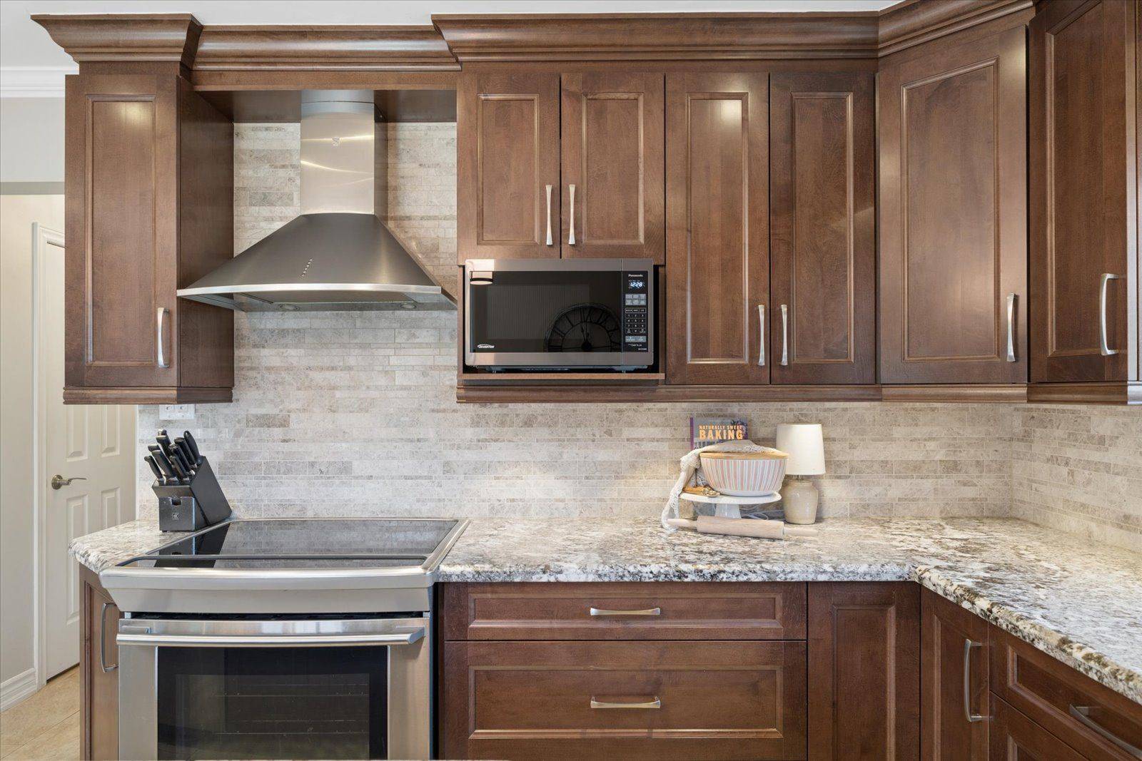 47 Waller ST, Whitby, ON L1R 1Z8