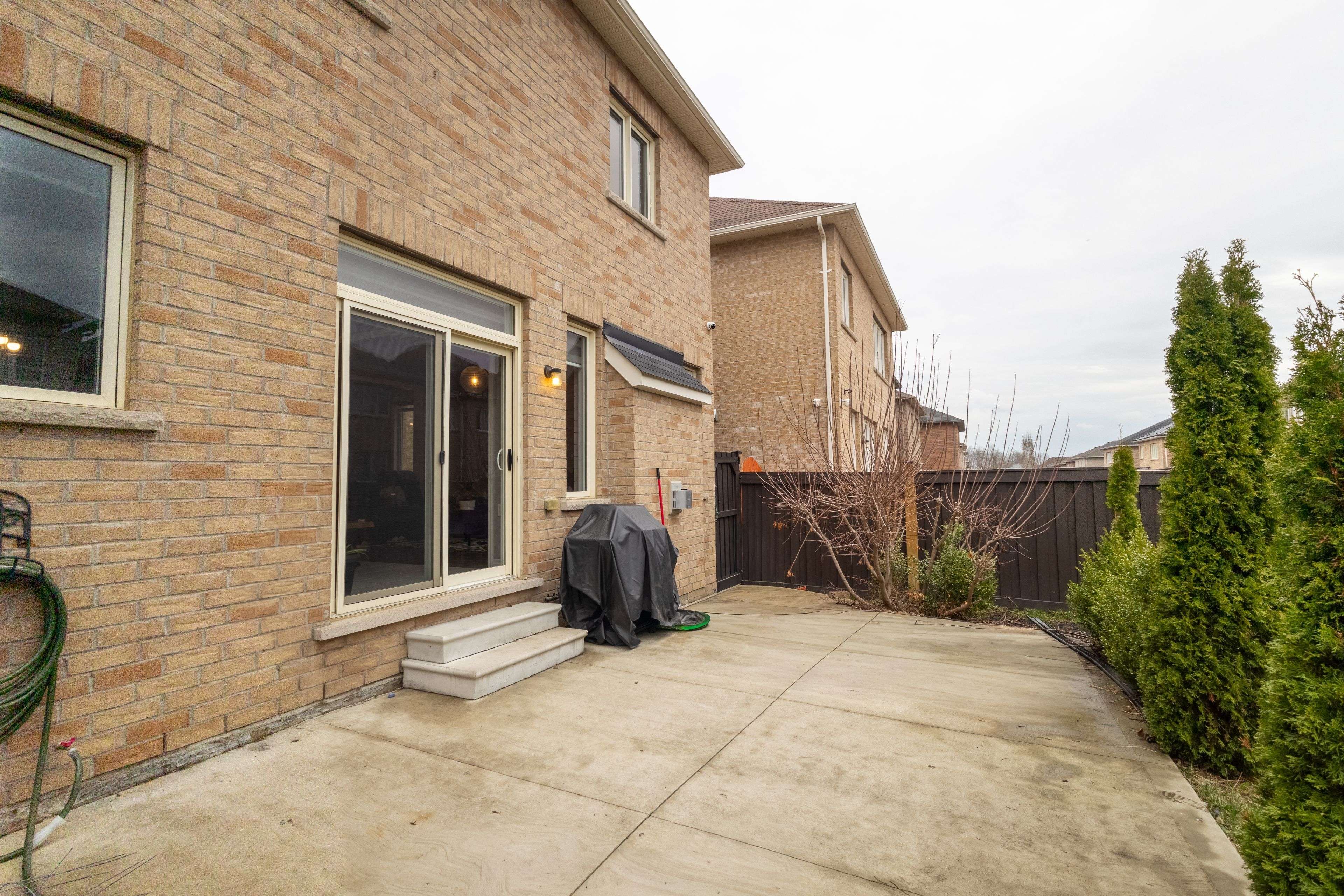 34 Newhouse BLVD, Caledon, ON L7C 4A1