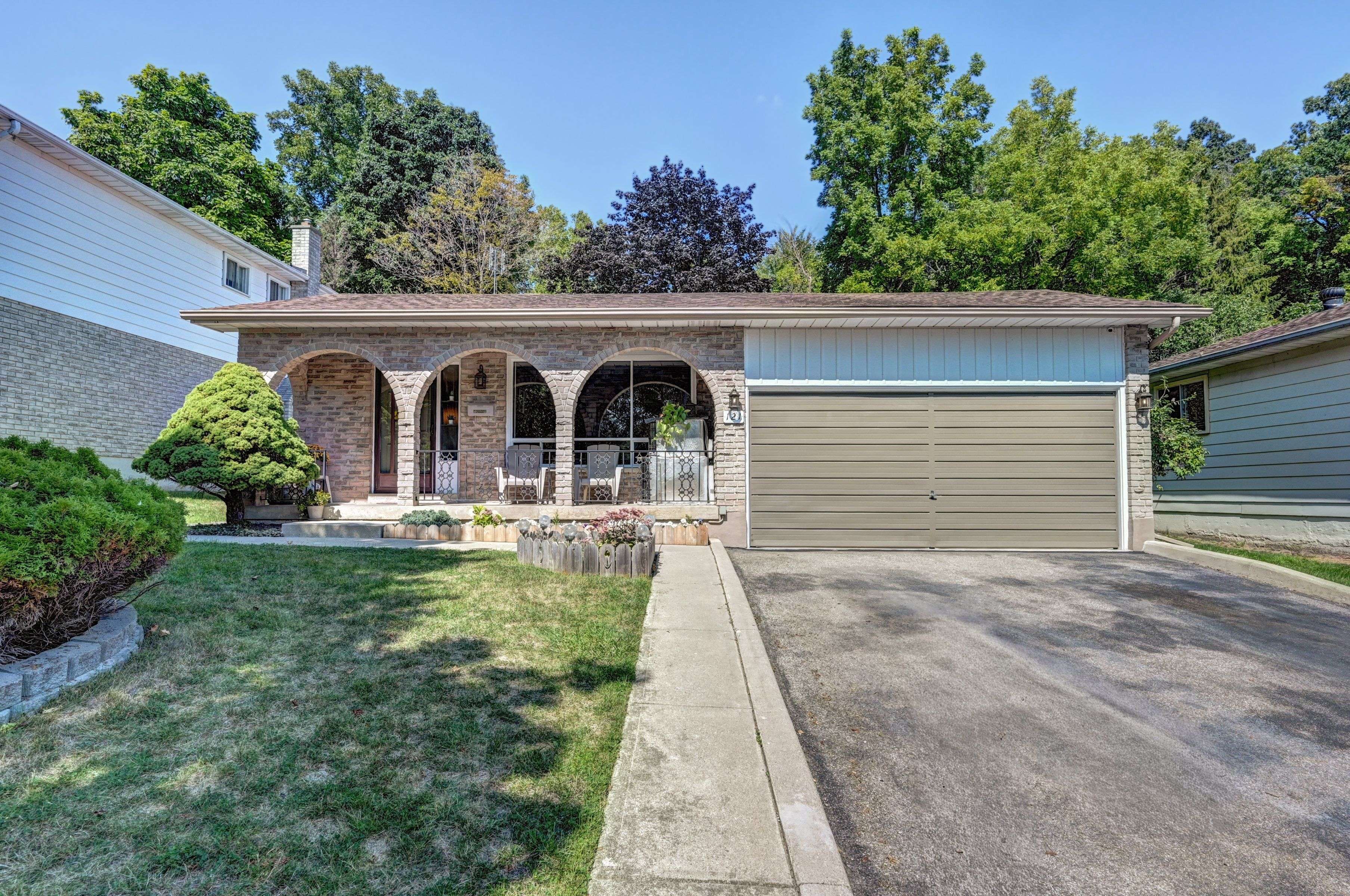 121 Forest RD, Brantford, ON N3S 7L5