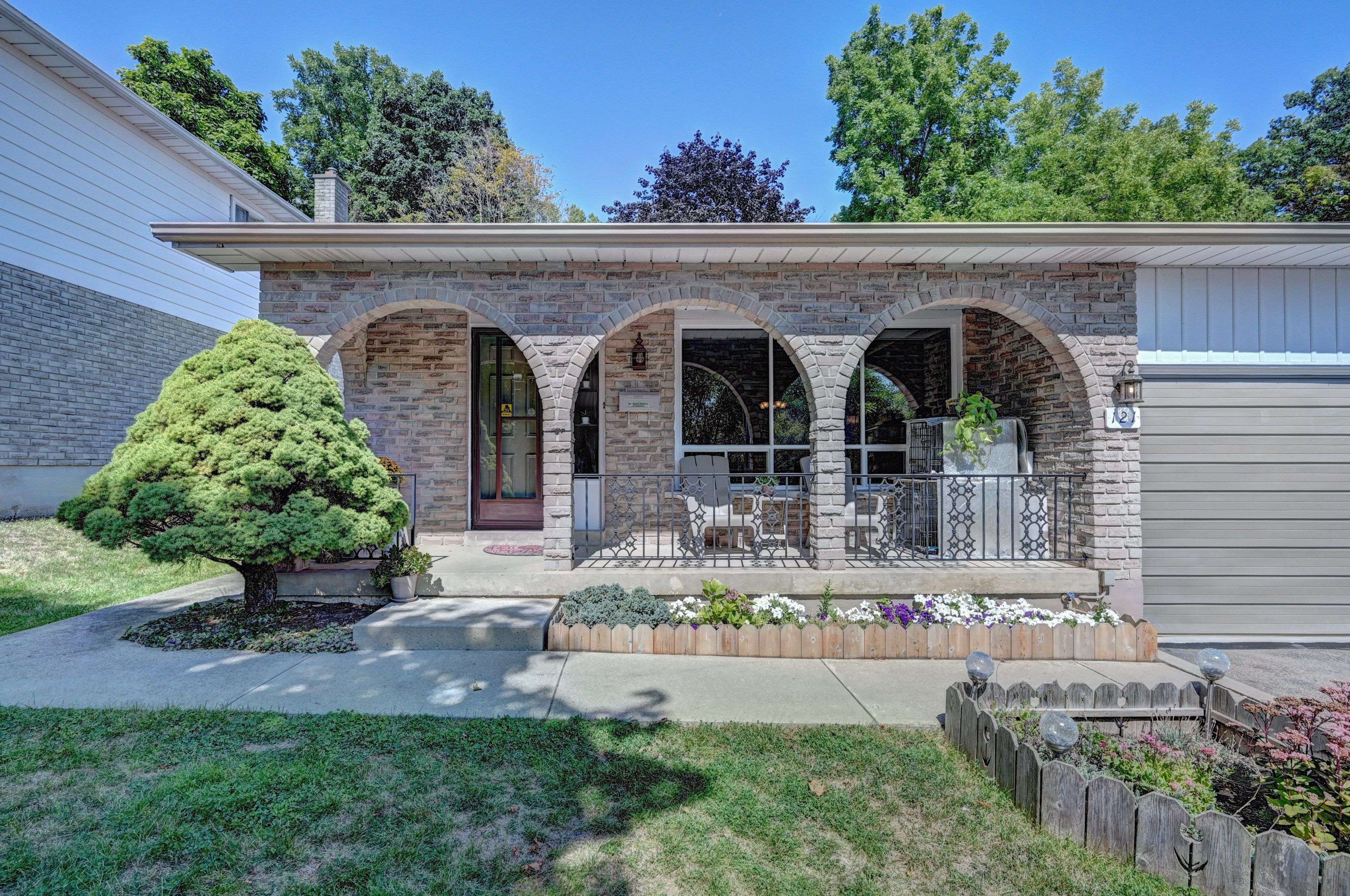 121 Forest RD, Brantford, ON N3S 7L5