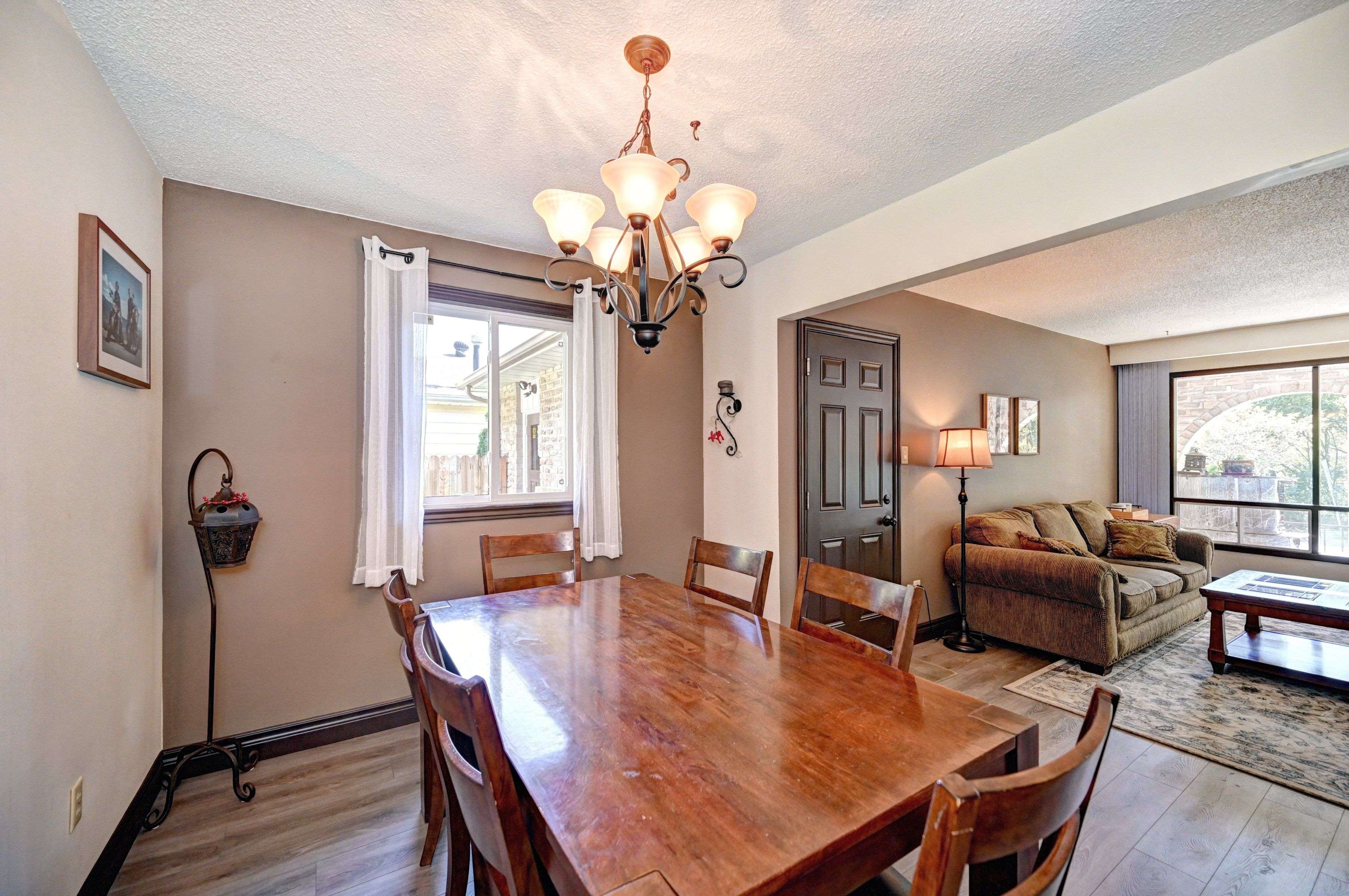 121 Forest RD, Brantford, ON N3S 7L5