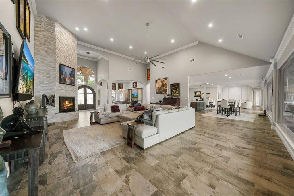 7004 Stone Bluff Court, Granbury, TX 76048