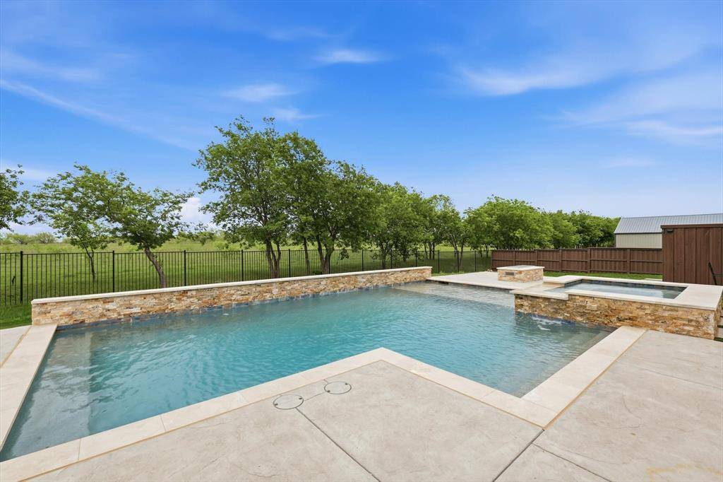 5013 Diamond Drive, Sanger, TX 76266