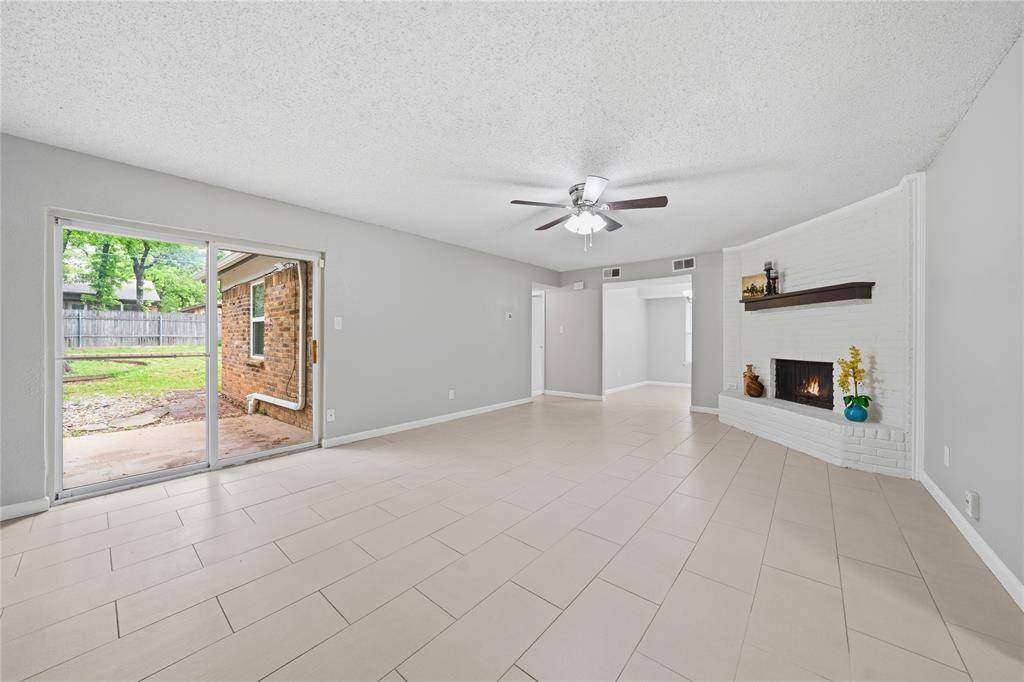 4723 Crest Drive, Arlington, TX 76017