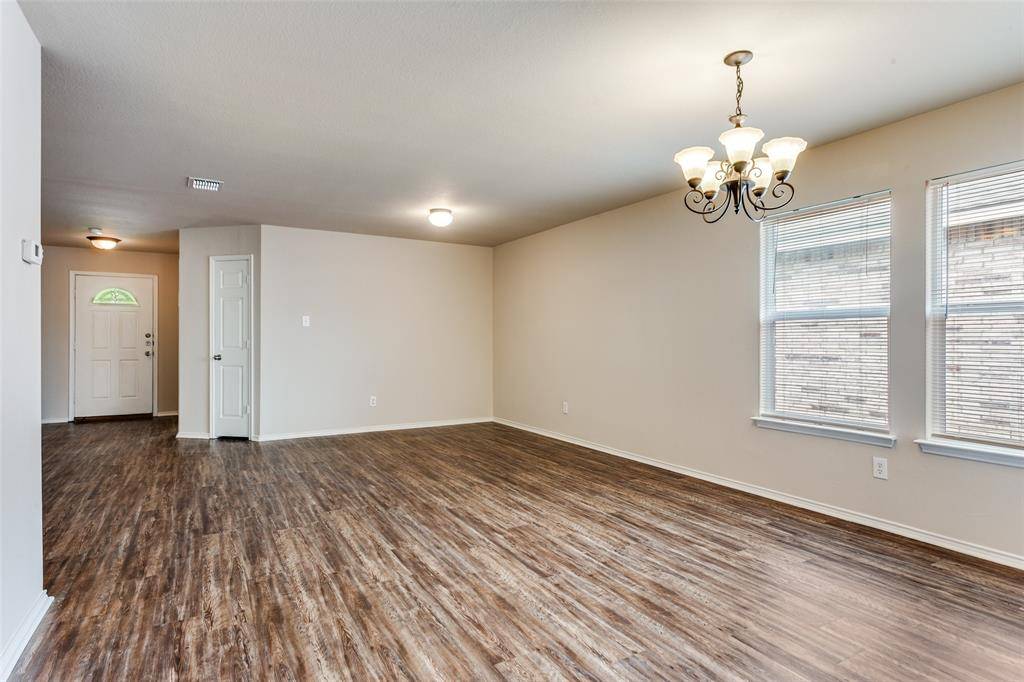 321 Silver Lake Trail, Fort Worth, TX 76140