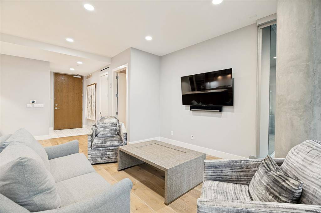 3130 N Harwood Street #905, Dallas, TX 75201