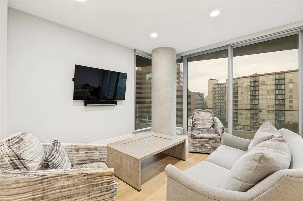 3130 N Harwood Street #905, Dallas, TX 75201