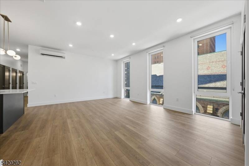 21 Lincoln Park #302, Newark City, NJ 07102