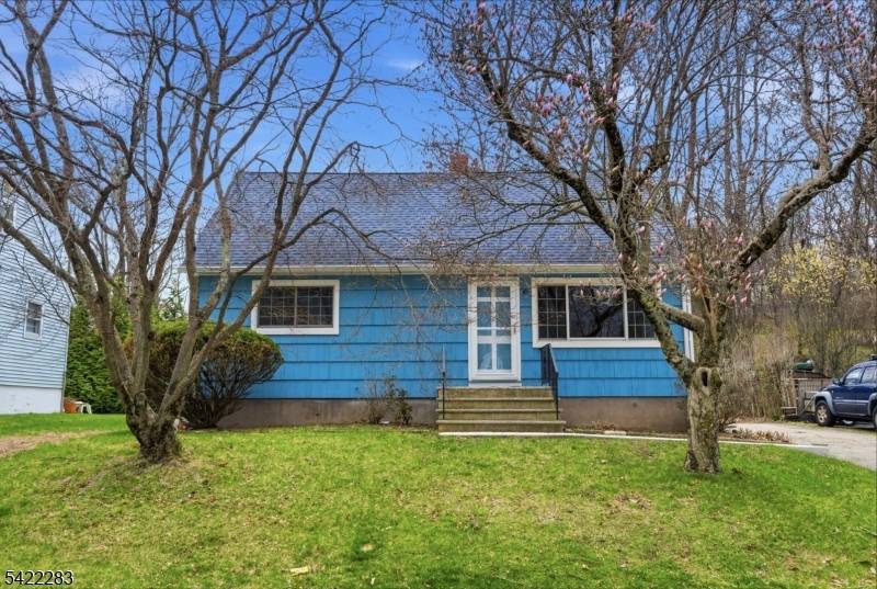 52 Red Twig Trl, Bloomingdale Boro, NJ 07403