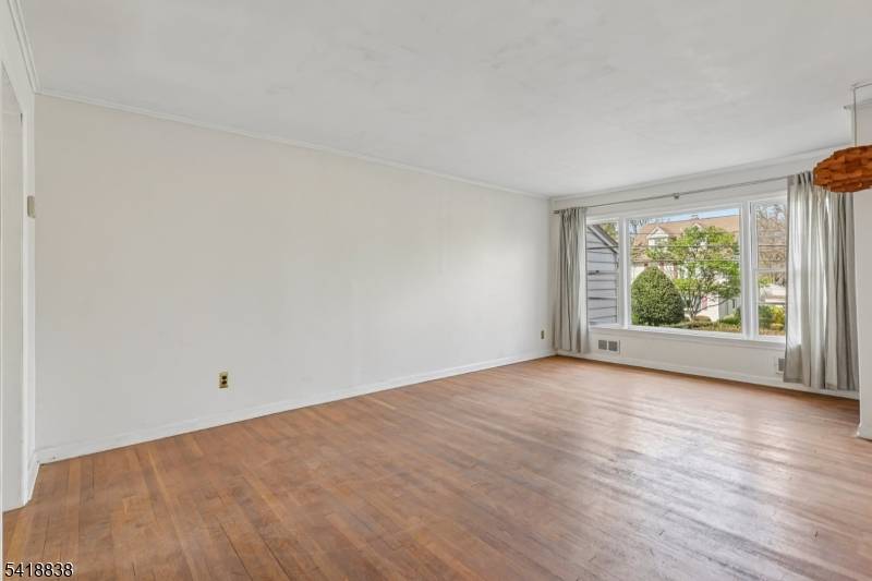 24 Pearl St, Summit City, NJ 07901