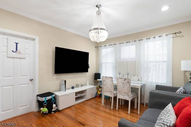 89 E 6Th St, Clifton City, NJ 07011