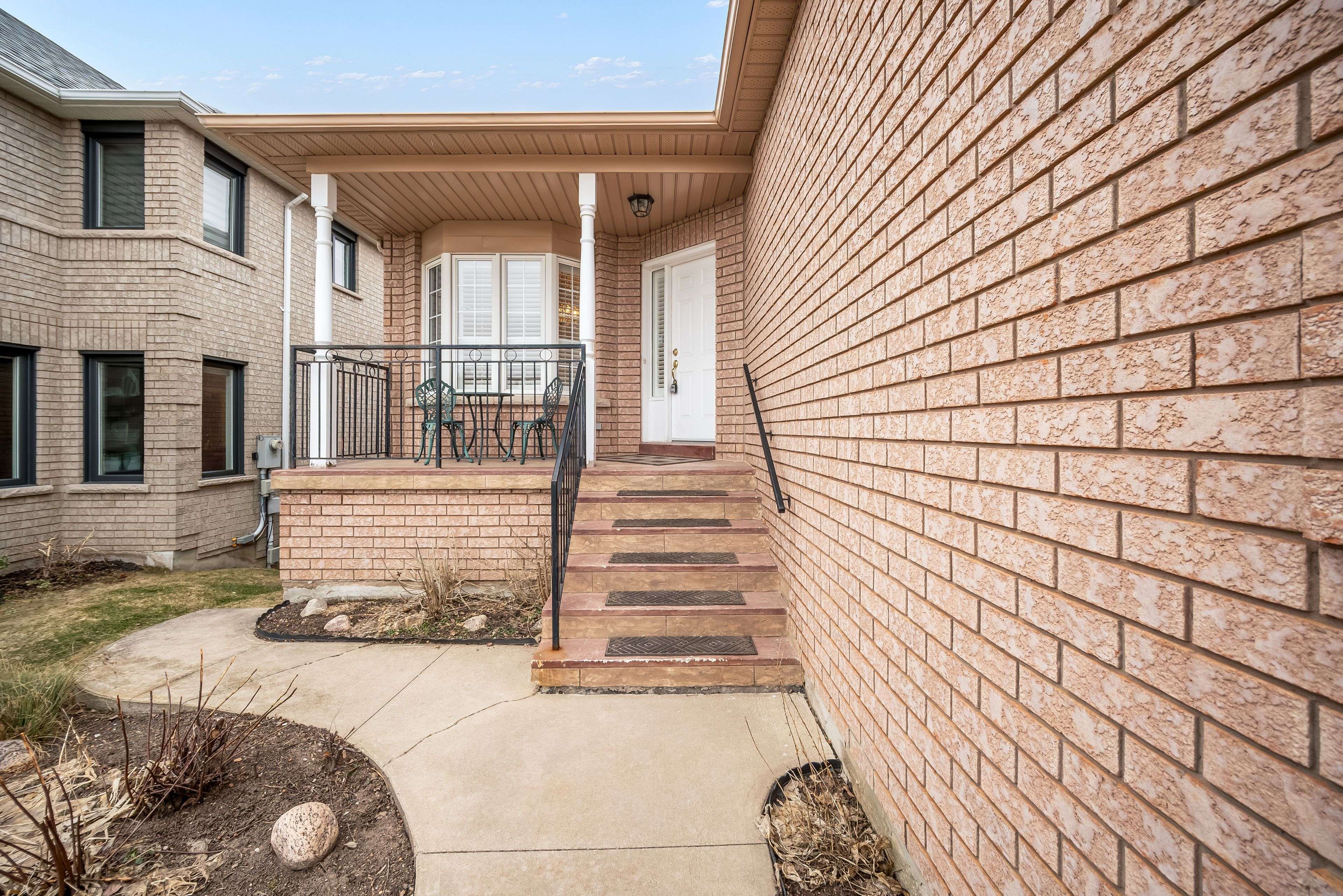 46 Woodhaven CRES, Richmond Hill, ON L4E 3T2