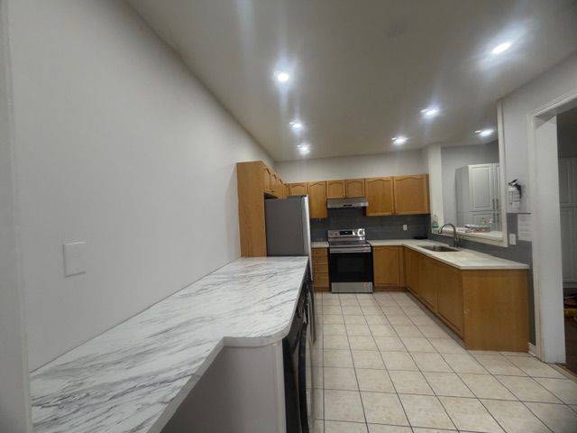 110 Pantomine BLVD #Main, Brampton, ON L6Y 5P1