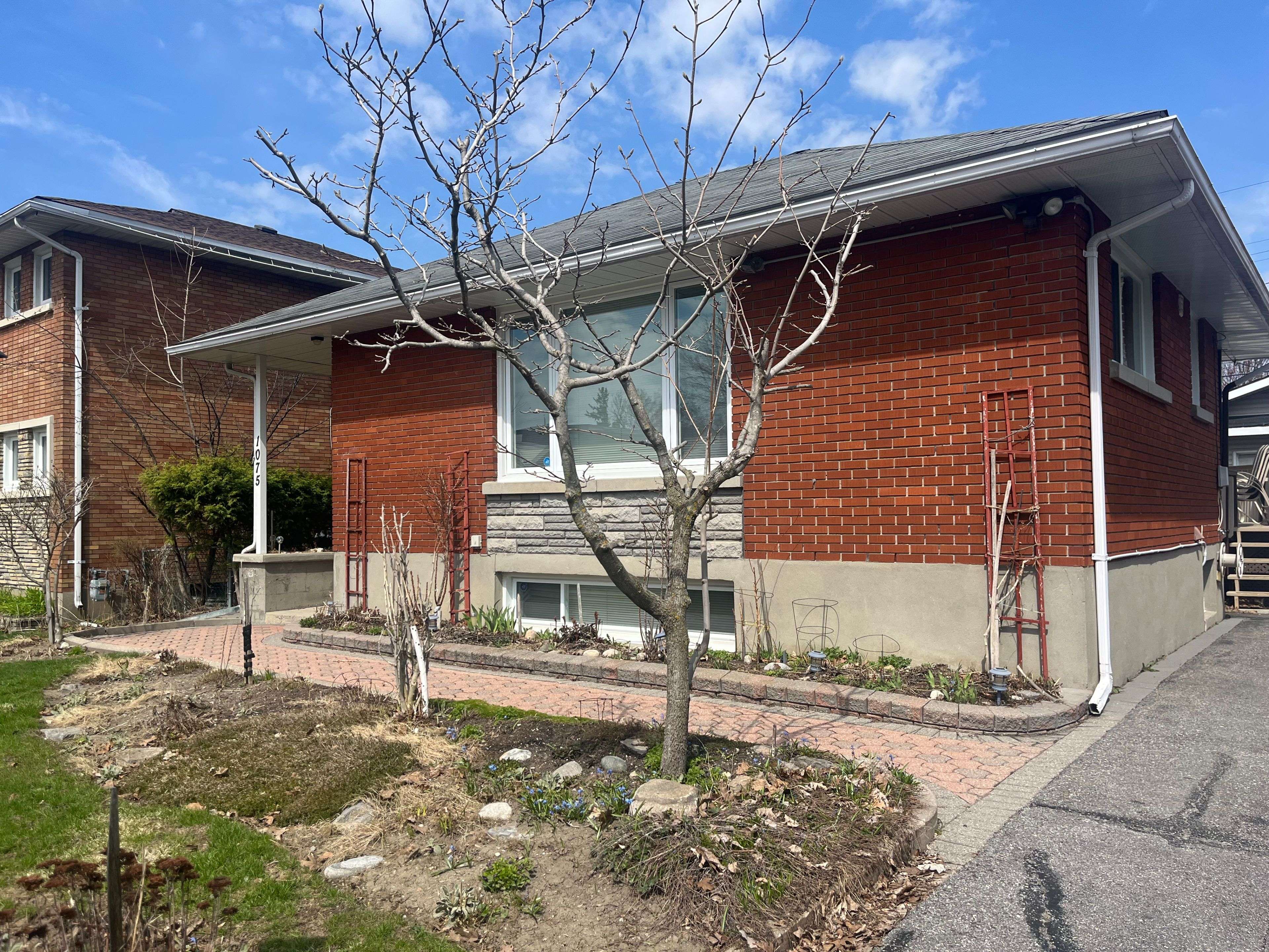 1075 Secord AVE, Billings Bridge - Riverside Park And Area, ON K1H 8C7