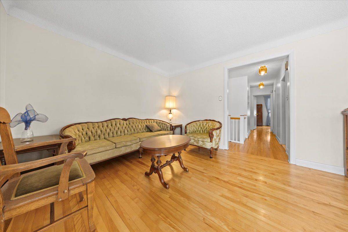 1075 Secord AVE, Billings Bridge - Riverside Park And Area, ON K1H 8C7