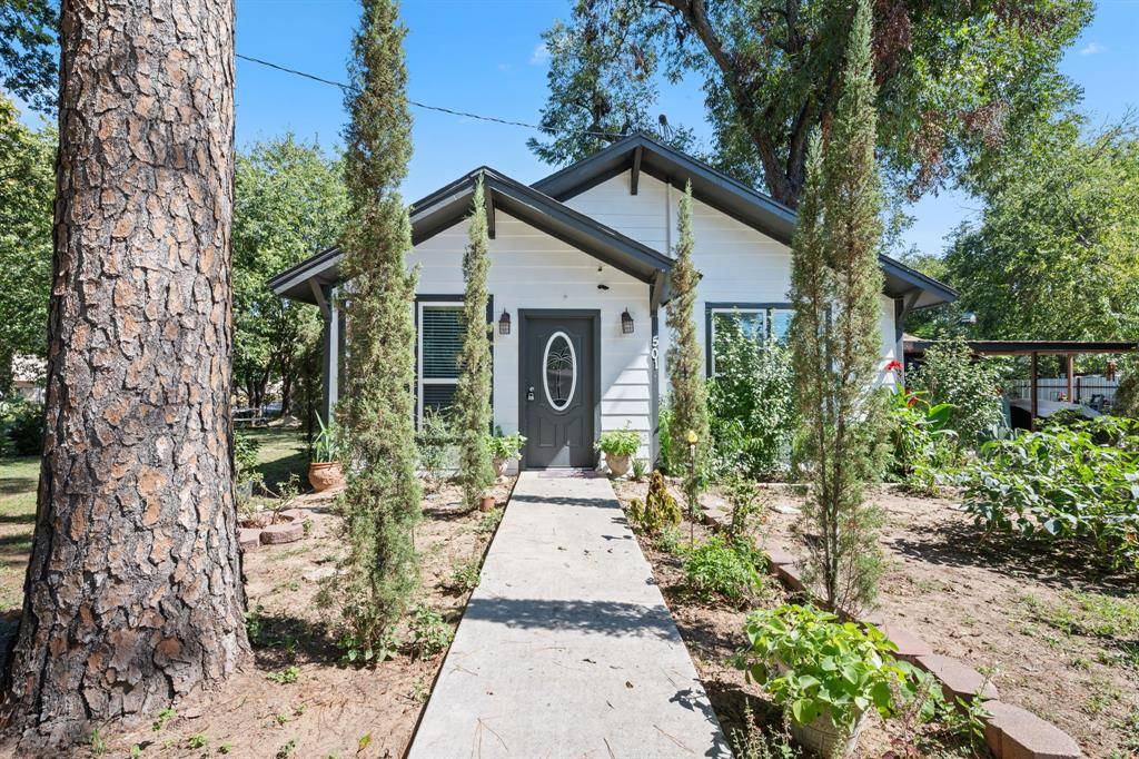 501 S Austin Street, De Leon, TX 76444