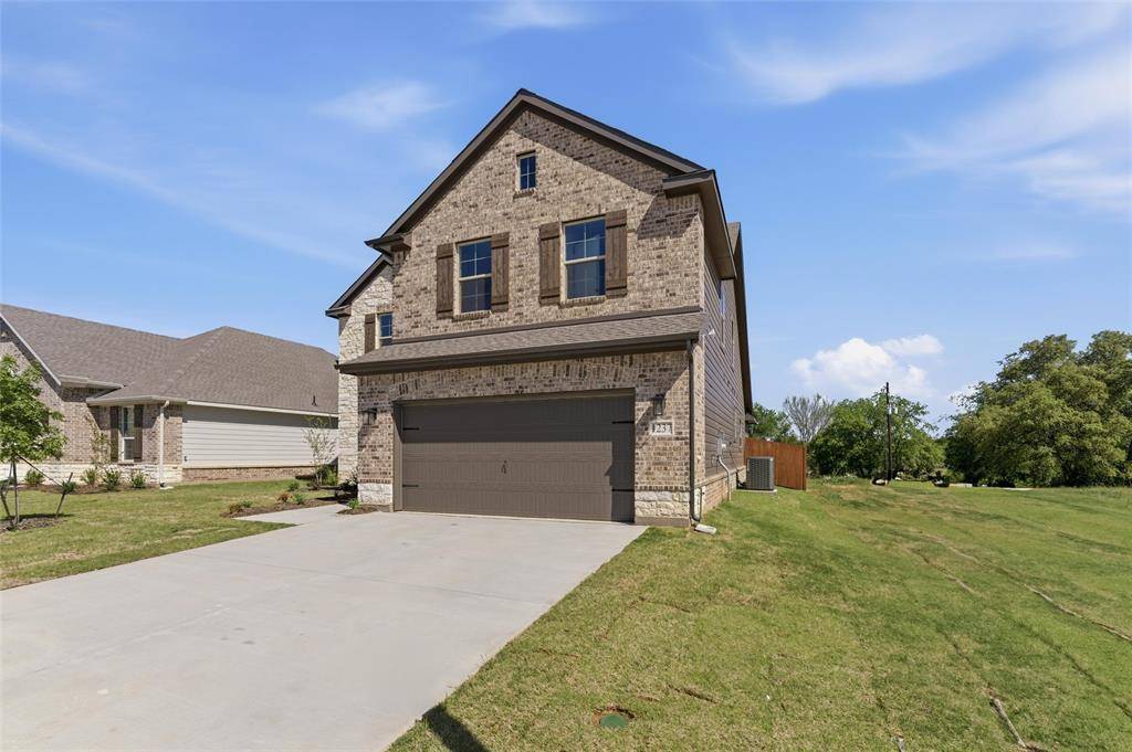 1237 Sabine River Lane, Springtown, TX 76082
