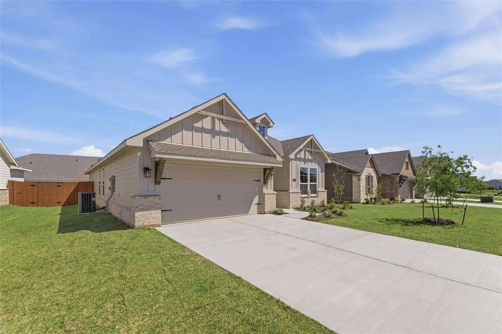 1225 Sabine River Lane, Springtown, TX 76082