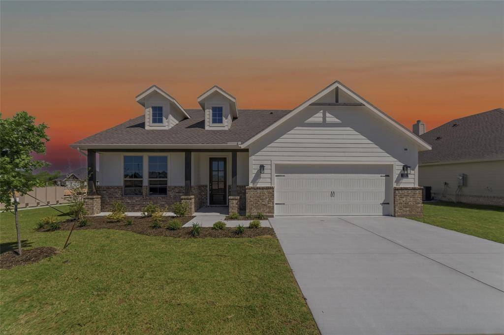 1221 Sabine River Lane, Springtown, TX 76082