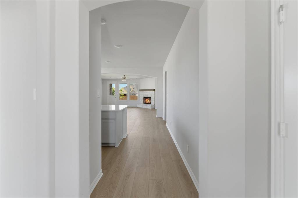 1221 Sabine River Lane, Springtown, TX 76082