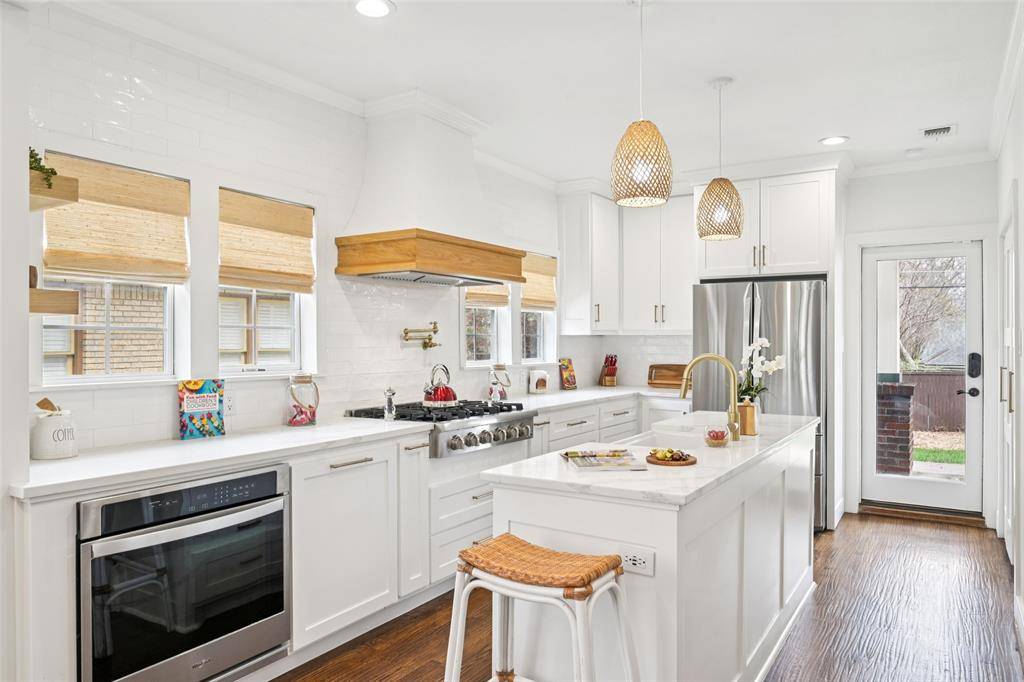 610 Clermont Avenue, Dallas, TX 75223