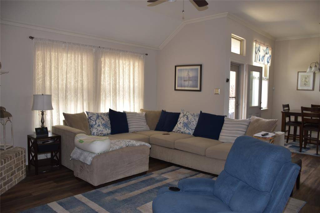 102 Monarch Court, Waxahachie, TX 75165