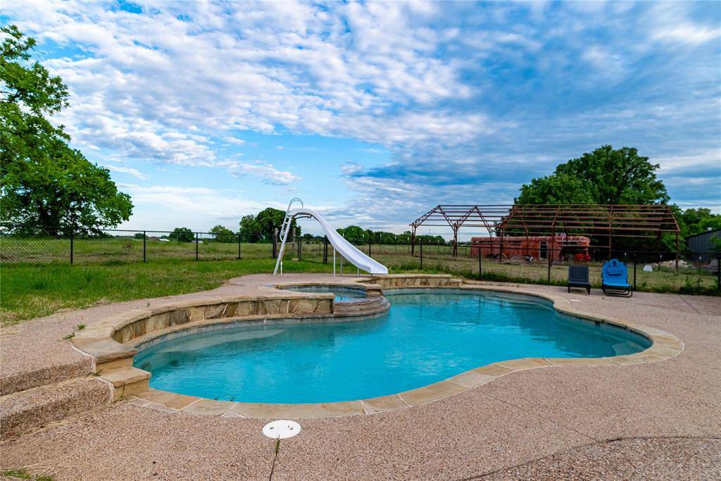 138 N Fm 1655, Alvord, TX 76225