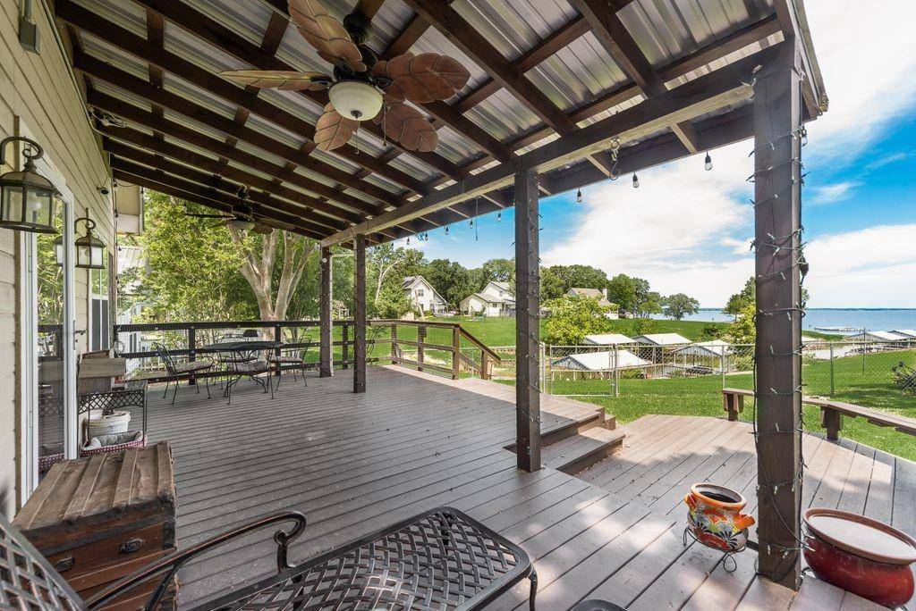 1016 Shoreline Drive, West Tawakoni, TX 75474