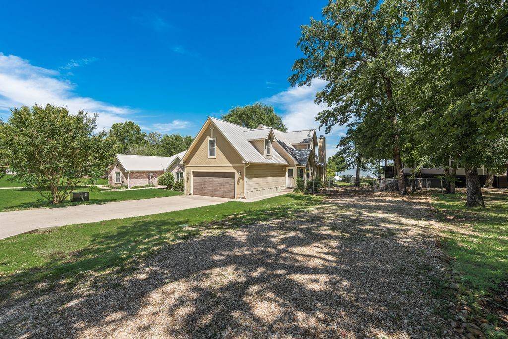 1016 Shoreline Drive, West Tawakoni, TX 75474