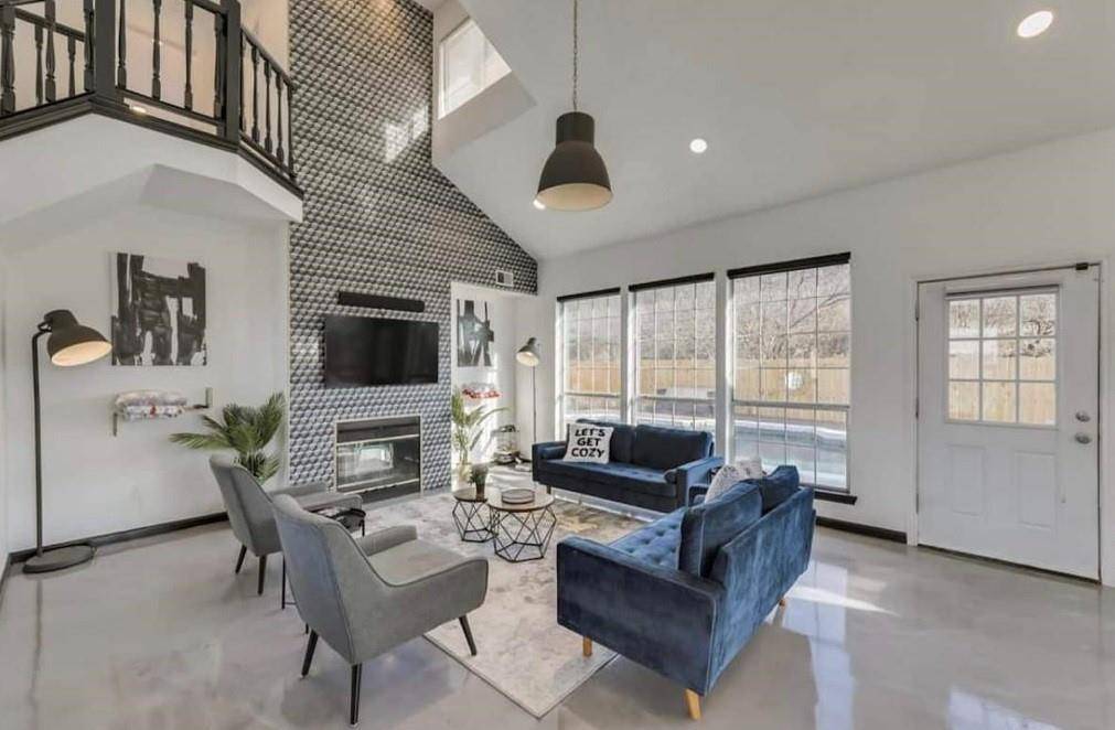 8324 Autumncrest Court, Dallas, TX 75249