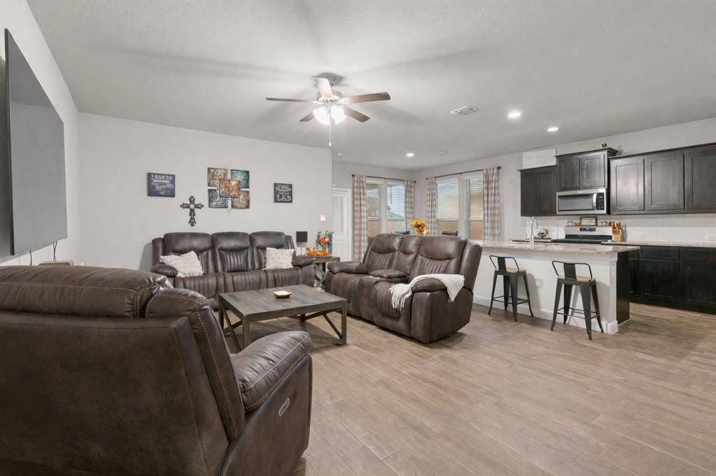 1406 Pleasanton Road, Cleburne, TX 76033