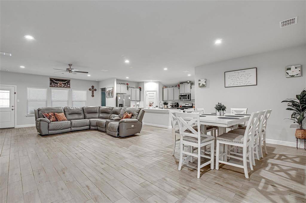 1905 Cookes Lane, Cleburne, TX 76033