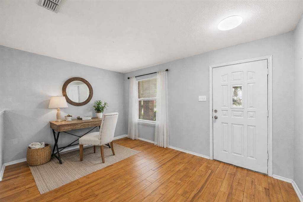 601 Amy Way, Euless, TX 76039