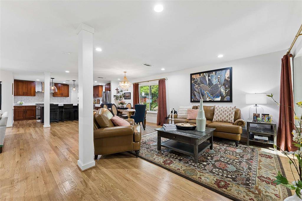 6735 Kingsbury Drive, Dallas, TX 75231