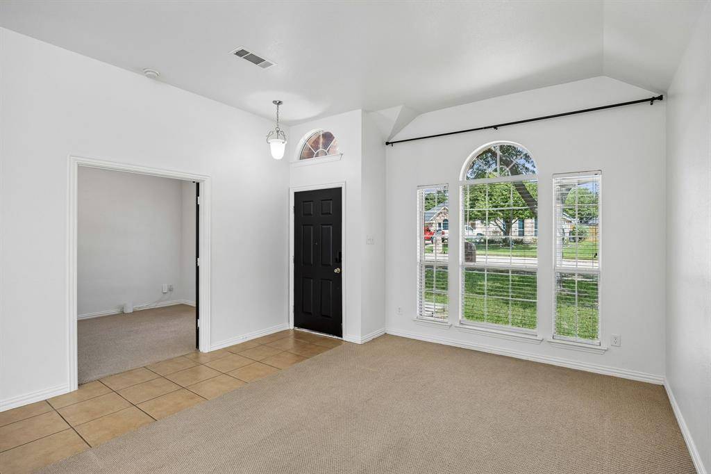 1420 Meadowlakes Drive, Azle, TX 76020