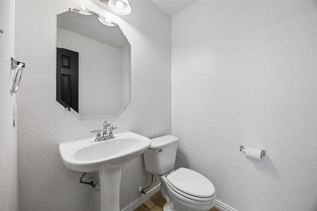 1420 Meadowlakes Drive, Azle, TX 76020