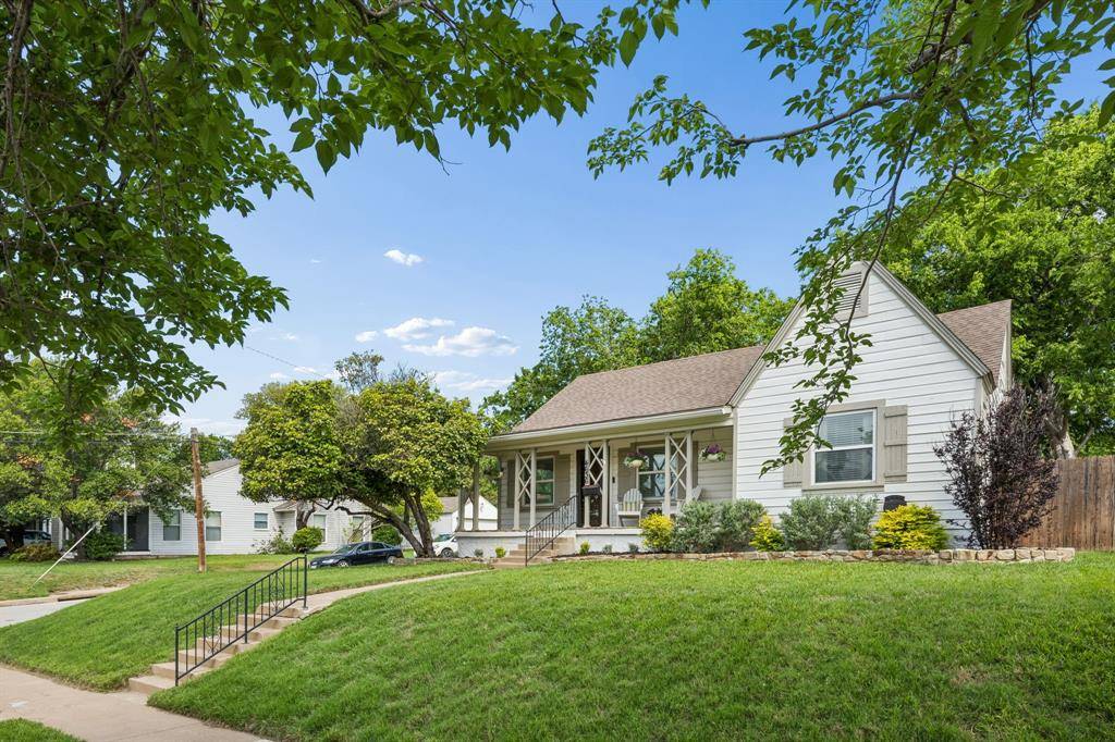 4636 Calmont Avenue, Fort Worth, TX 76107