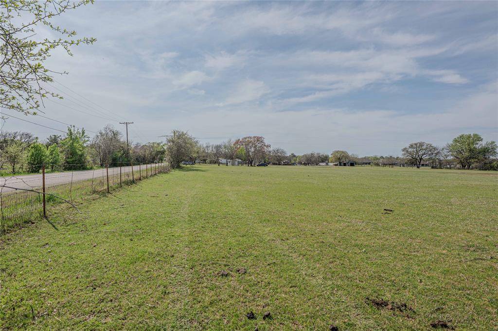 924 Fox Lane, Azle, TX 76020