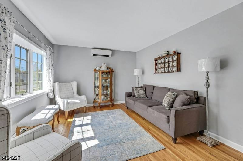 16 Maple Hill Rd, Clifton City, NJ 07013